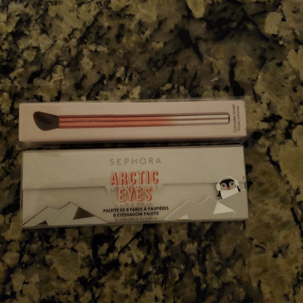 Sephora Arctic eyeshadow palette with Sephora brus